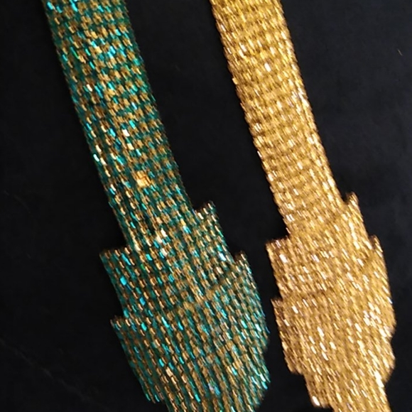 Two bracelets and ring costume jewelry - Picture 9 of 12